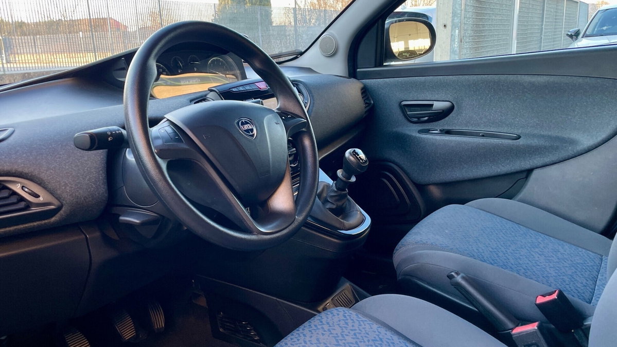 Lancia Ypsilon 1.0 FireFly 5 porte S&S Hybrid Gold Plus (14)