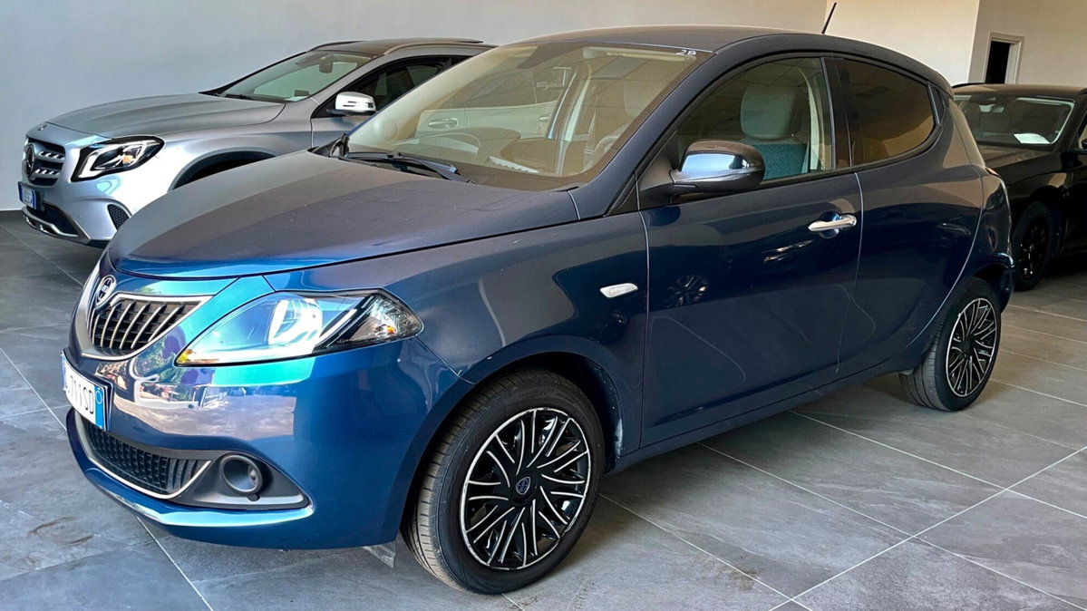 Lancia Ypsilon 1.0 FireFly 5 porte S&S Hybrid Gold Plus (3)