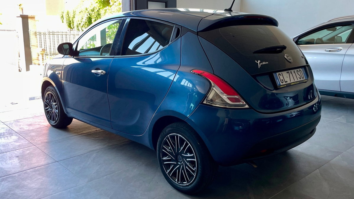 Lancia Ypsilon 1.0 FireFly 5 porte S&S Hybrid Gold Plus (4)