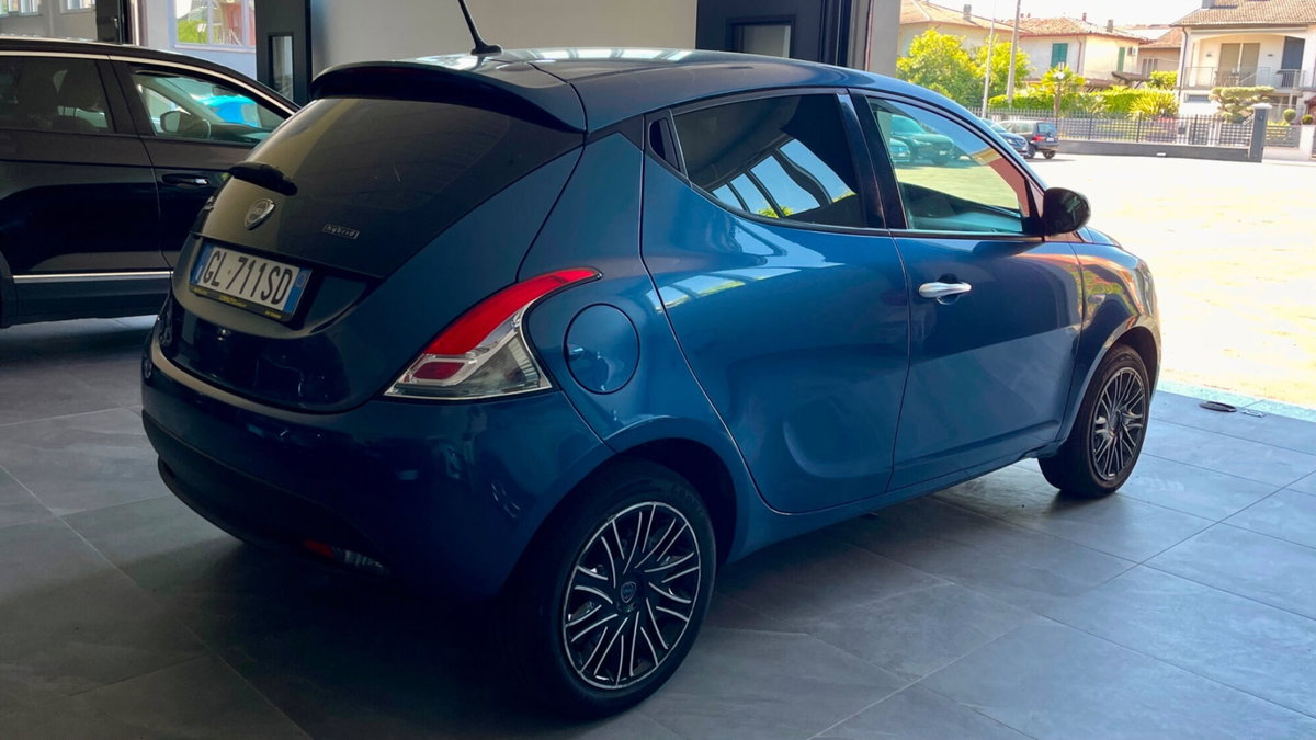 Lancia Ypsilon 1.0 FireFly 5 porte S&S Hybrid Gold Plus (6)