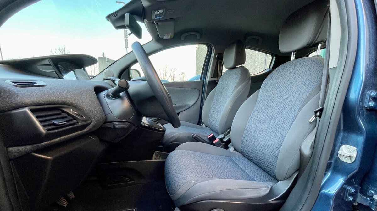 Lancia Ypsilon 1.0 FireFly 5 porte S&S Hybrid Gold Plus (8)