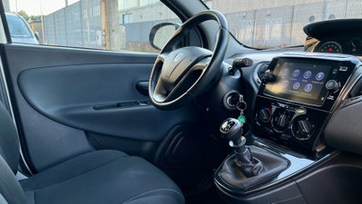 Lancia Ypsilon 1.0 FireFly 5 porte S&S Hybrid Ecochic Silver (16)