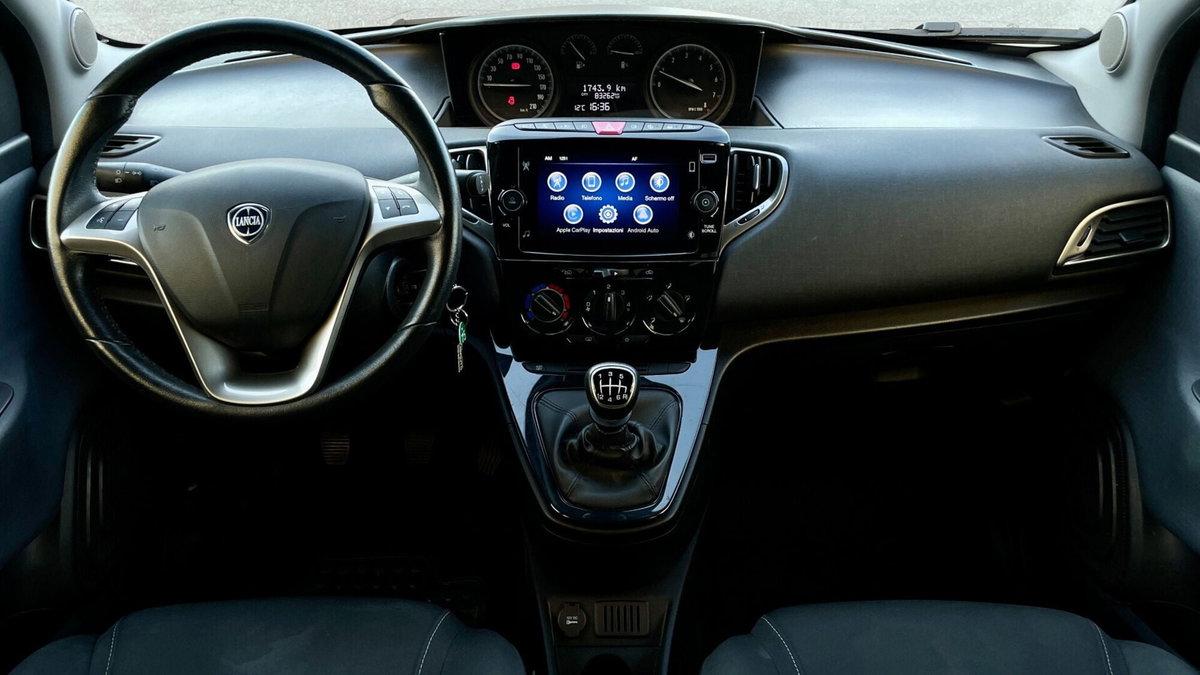 Lancia Ypsilon 1.0 FireFly 5 porte S&S Hybrid Ecochic Silver (7)