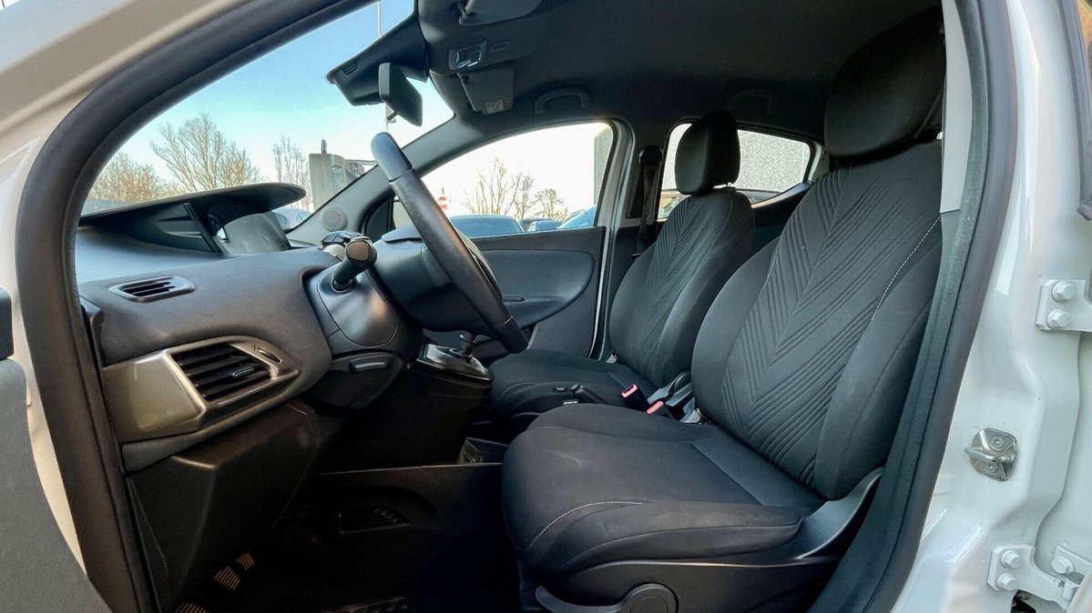 Lancia Ypsilon 1.0 FireFly 5 porte S&S Hybrid Ecochic Silver (8)