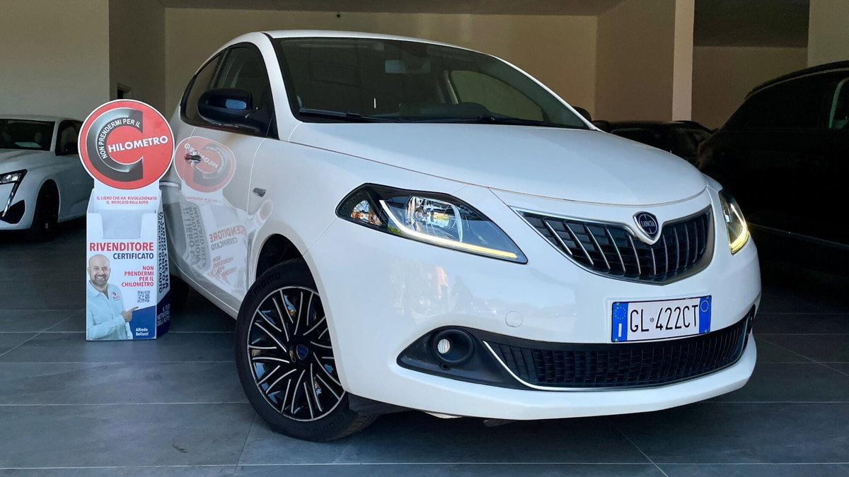 Lancia Ypsilon 1.0 FireFly 5 porte S&S Hybrid Ecochic Silver