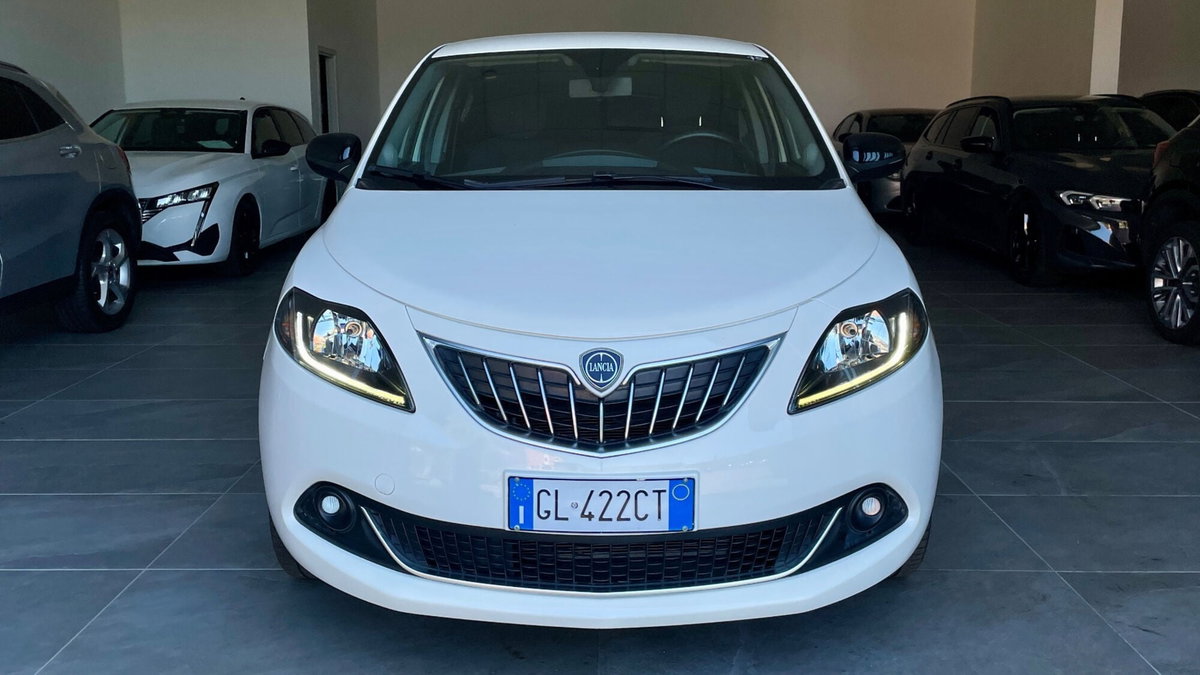 Lancia Ypsilon 1.0 FireFly 5 porte S&S Hybrid Ecochic Silver (2)