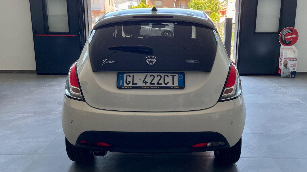 Lancia Ypsilon 1.0 FireFly 5 porte S&S Hybrid Ecochic Silver (5)
