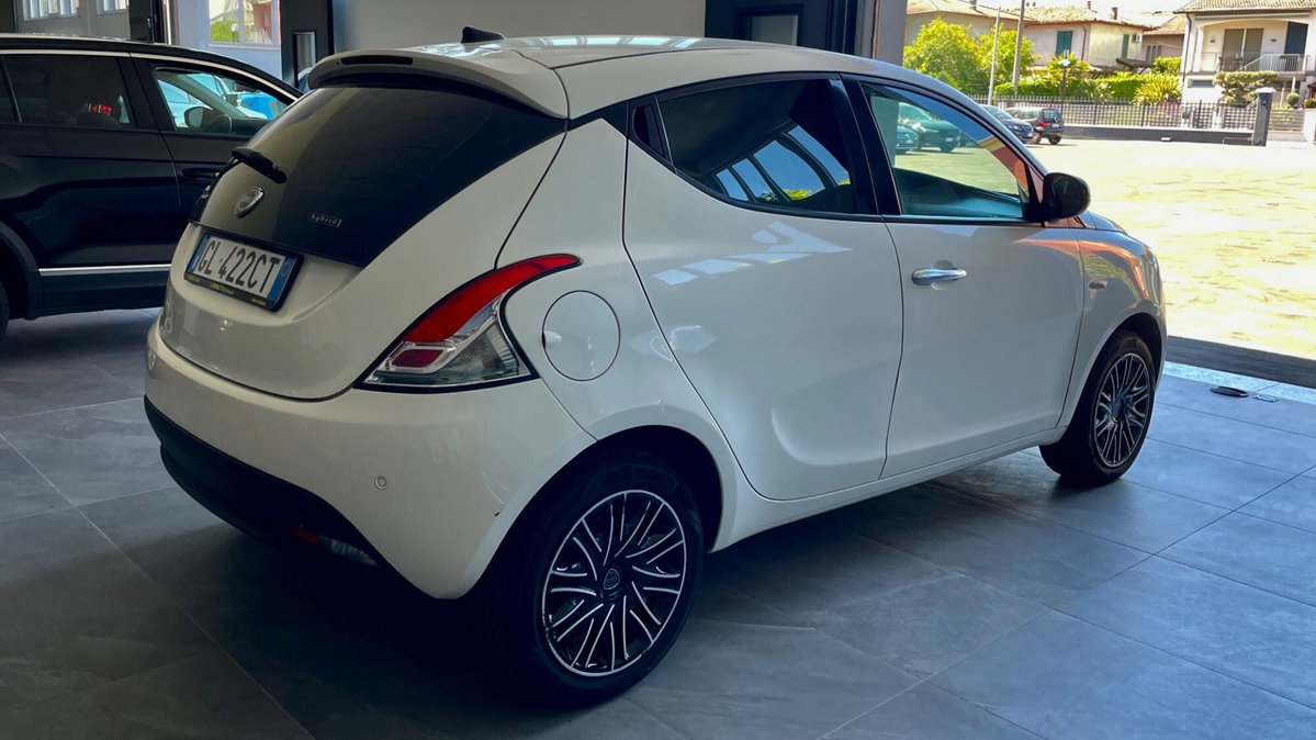 Lancia Ypsilon 1.0 FireFly 5 porte S&S Hybrid Ecochic Silver (6)