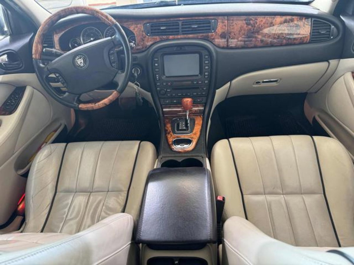 Jaguar S-Type 2.7 diesel V6 Executive (9)