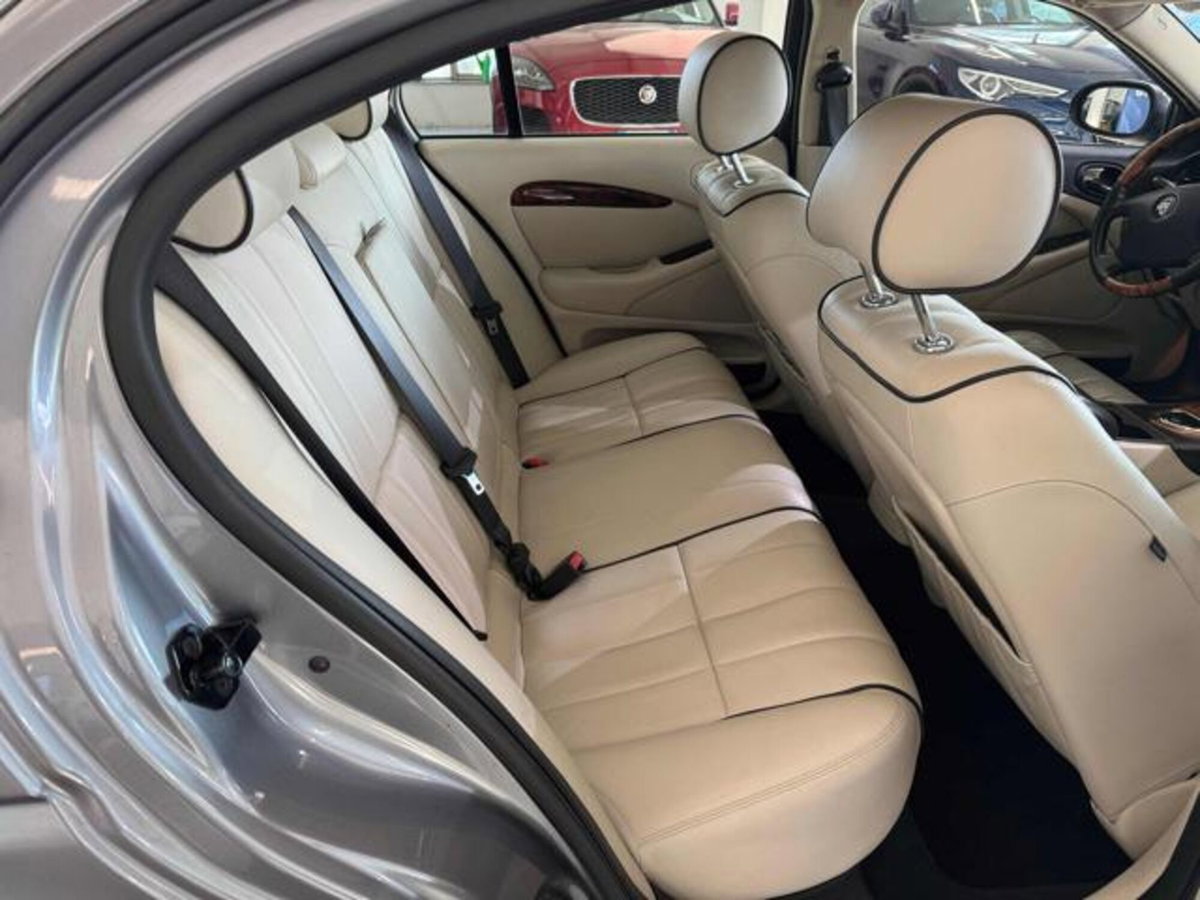 Jaguar S-Type 2.7 diesel V6 Executive (10)