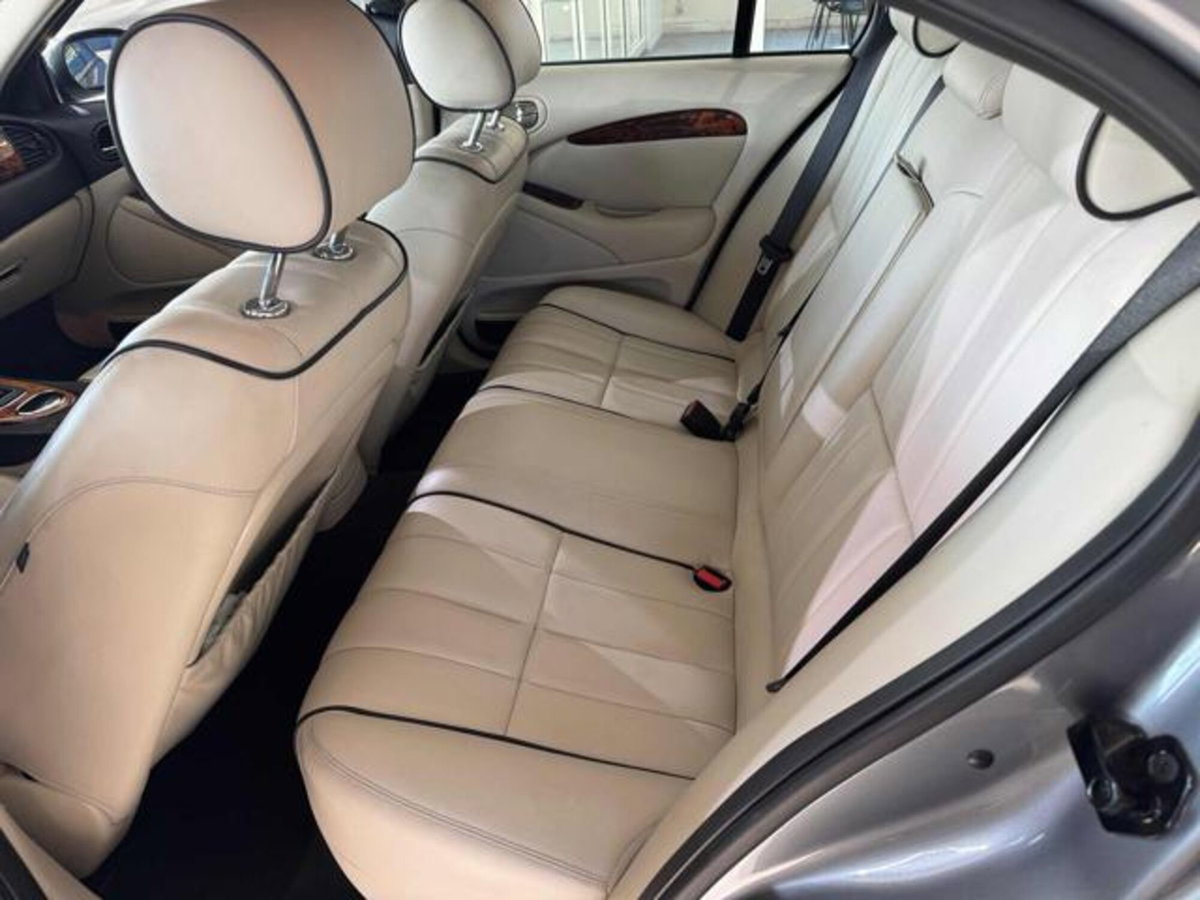 Jaguar S-Type 2.7 diesel V6 Executive (11)