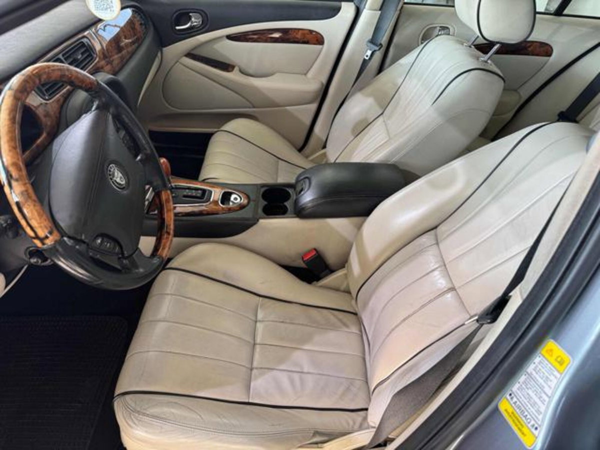 Jaguar S-Type 2.7 diesel V6 Executive (12)