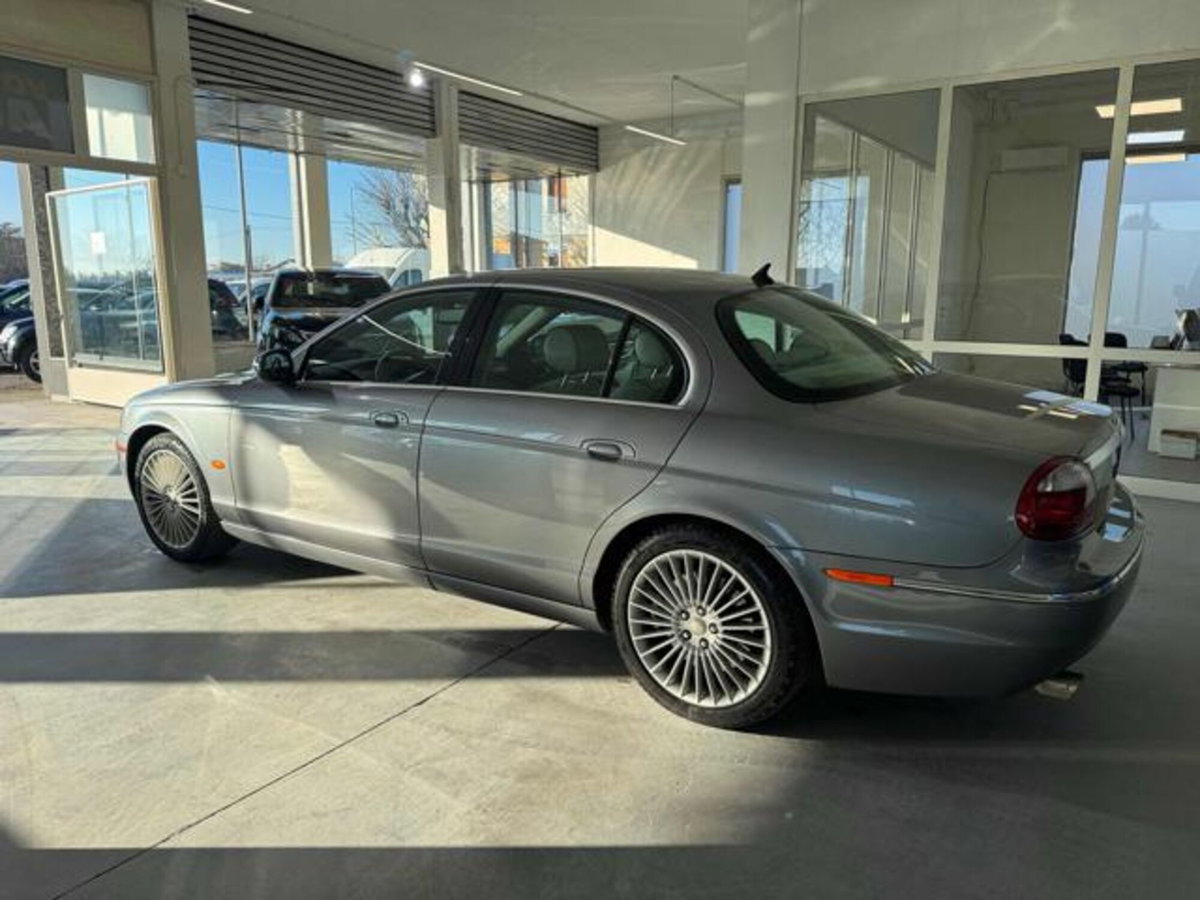 Jaguar S-Type 2.7 diesel V6 Executive (5)