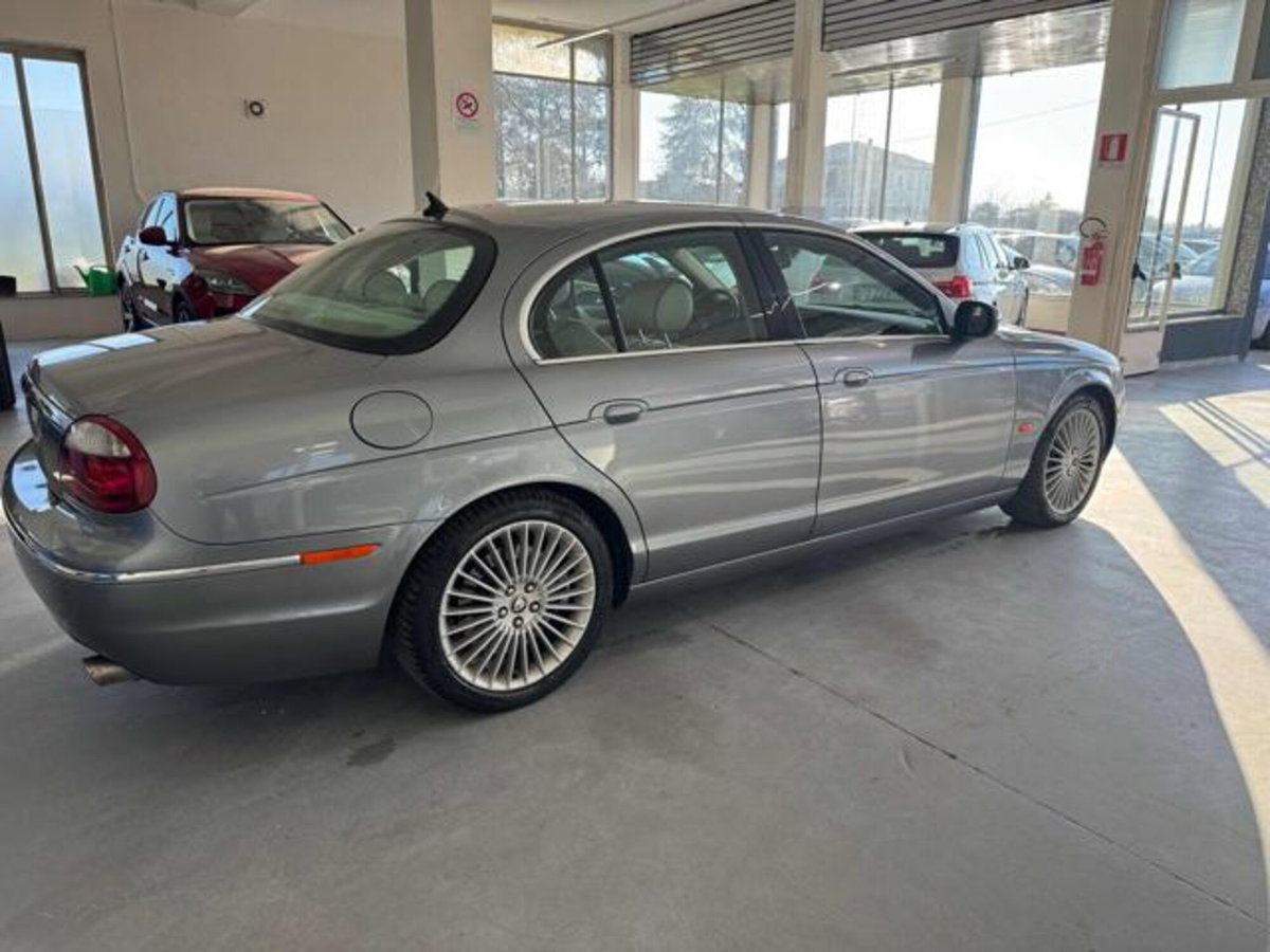 Jaguar S-Type 2.7 diesel V6 Executive (13)