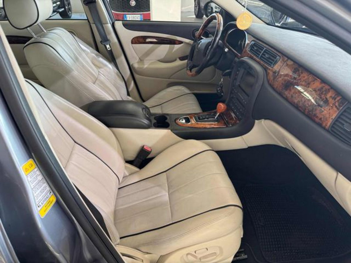 Jaguar S-Type 2.7 diesel V6 Executive (8)