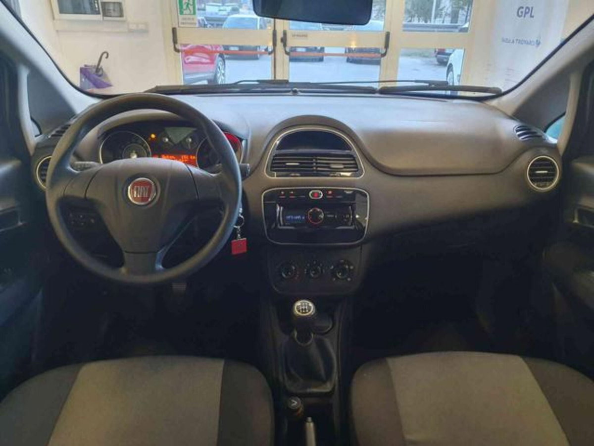 Fiat Punto 1.3 MJT II 75 CV 5 porte Young (10)