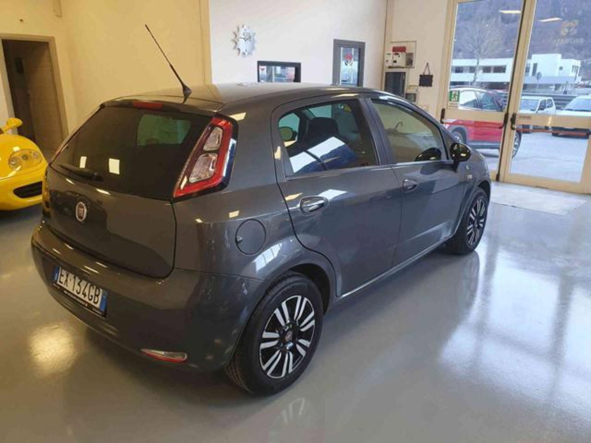 Fiat Punto 1.3 MJT II 75 CV 5 porte Young (3)