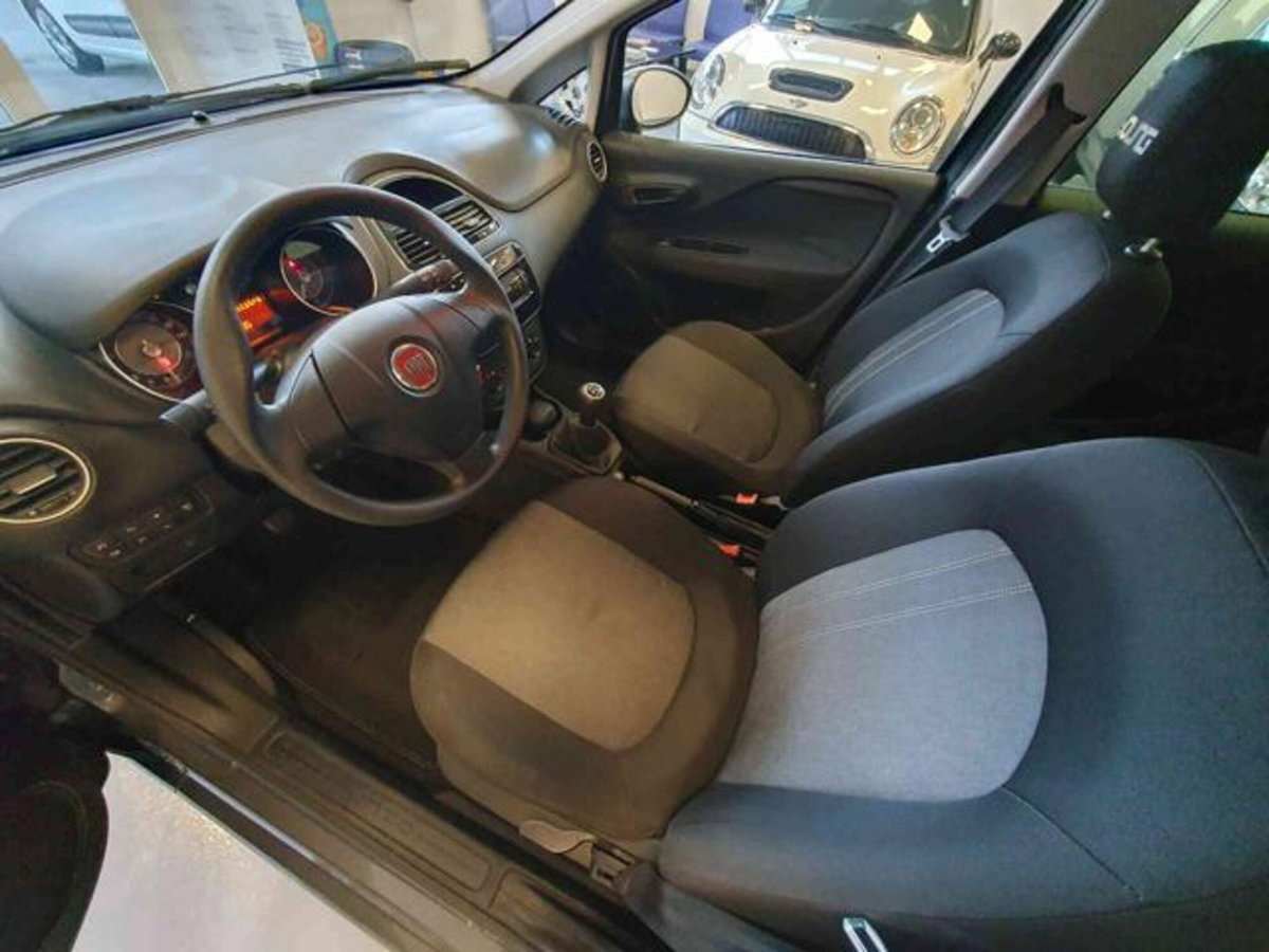 Fiat Punto 1.3 MJT II 75 CV 5 porte Young (6)