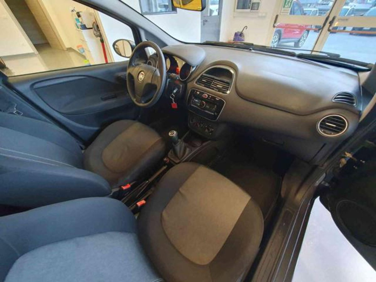 Fiat Punto 1.3 MJT II 75 CV 5 porte Young (7)