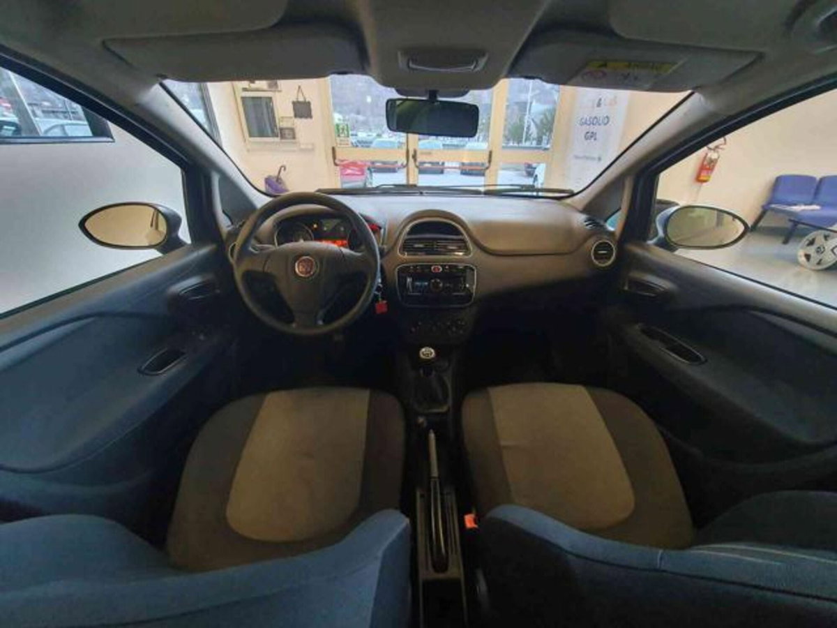 Fiat Punto 1.3 MJT II 75 CV 5 porte Young (9)