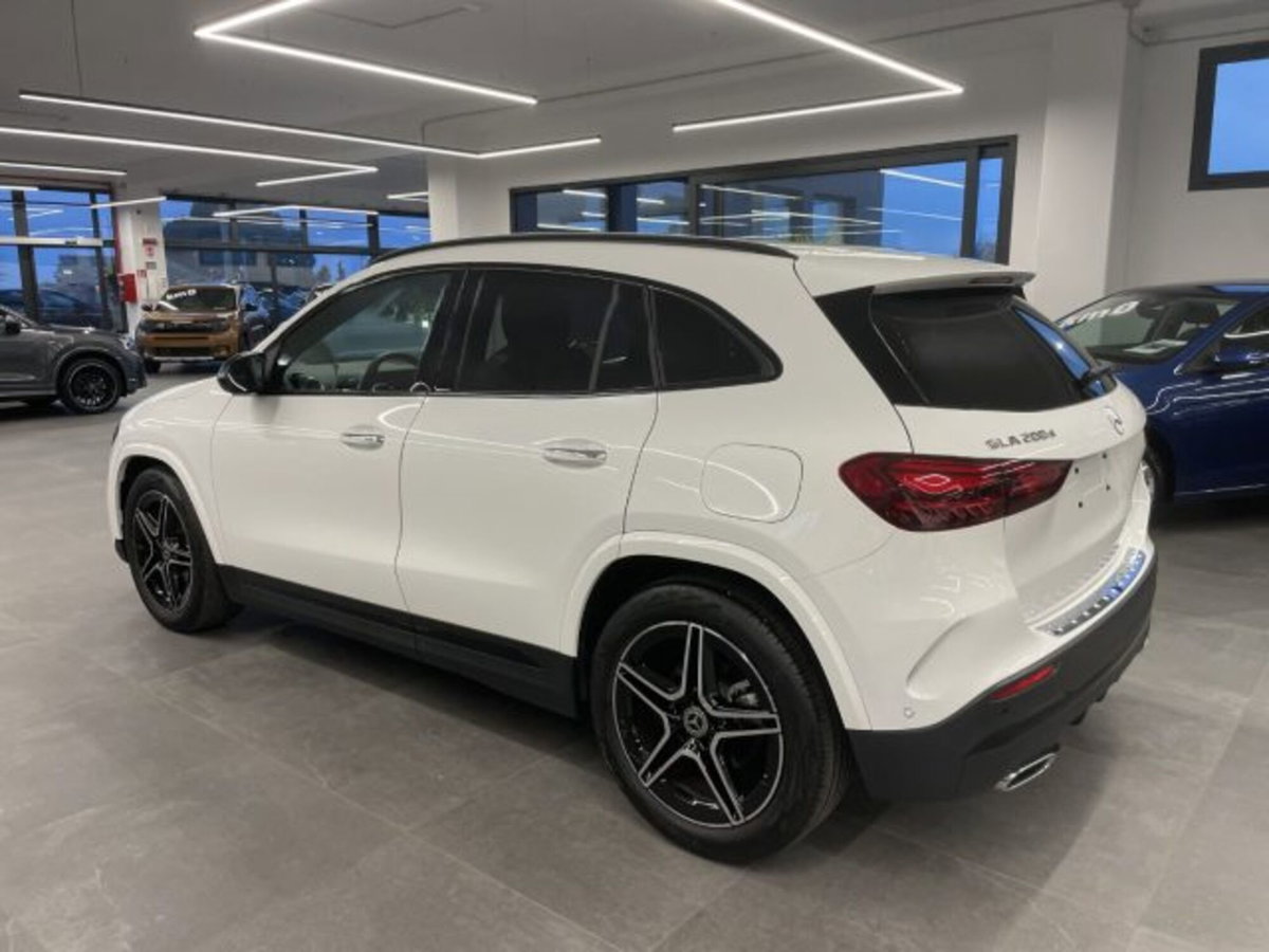 Mercedes-Benz GLA SUV 200 d AMG Line Premium Plus 4matic auto (9)