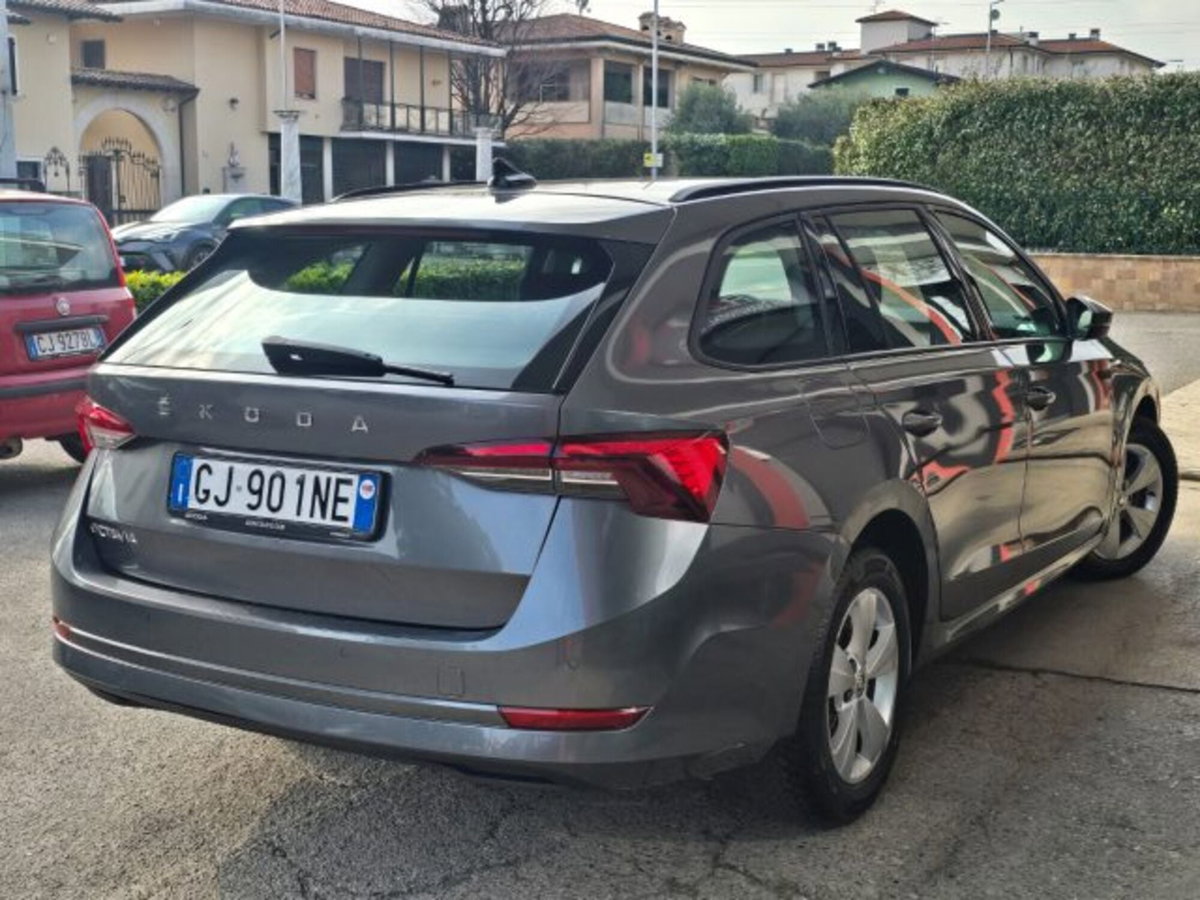 Skoda Octavia Station Wagon 2.0 TDI EVO SCR DSG Wagon Executive (9)