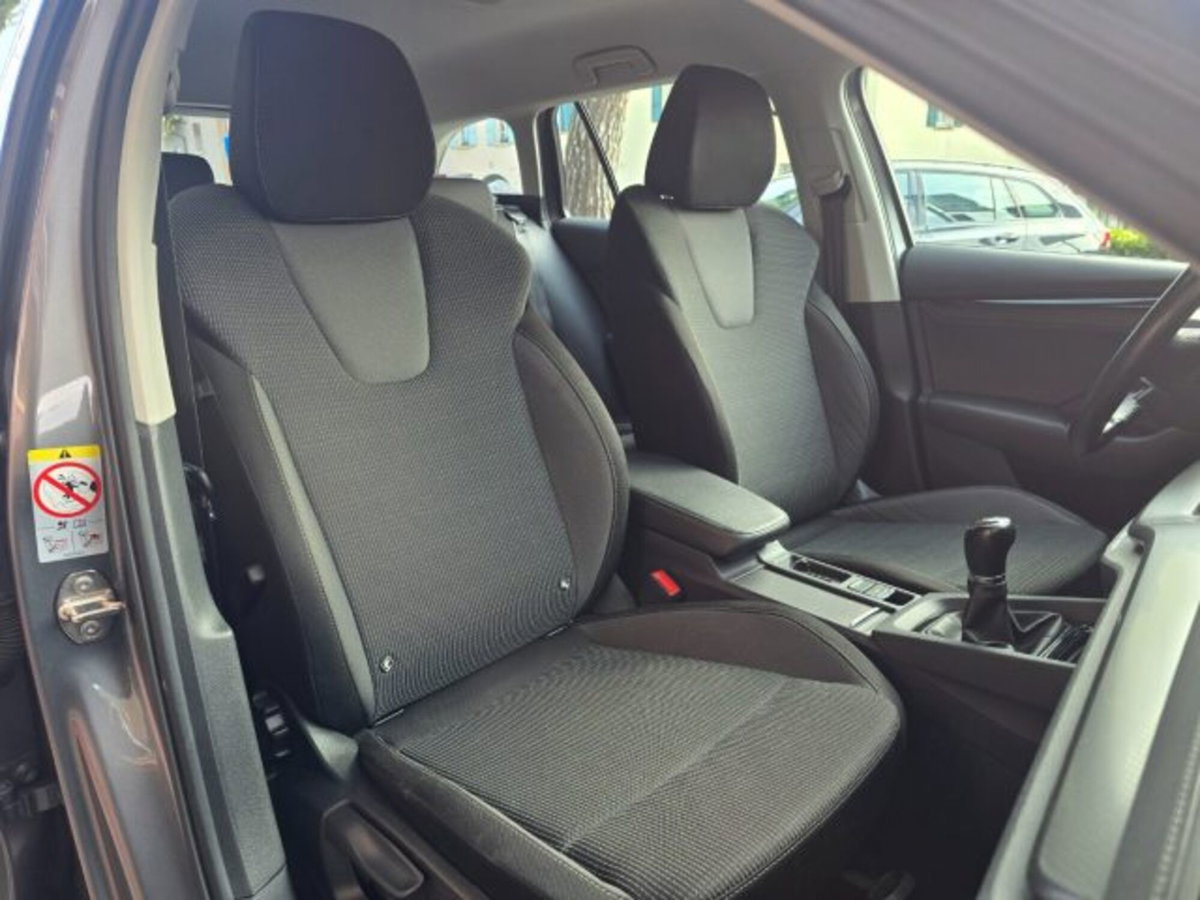 Skoda Octavia Station Wagon 2.0 TDI EVO SCR DSG Wagon Executive (11)