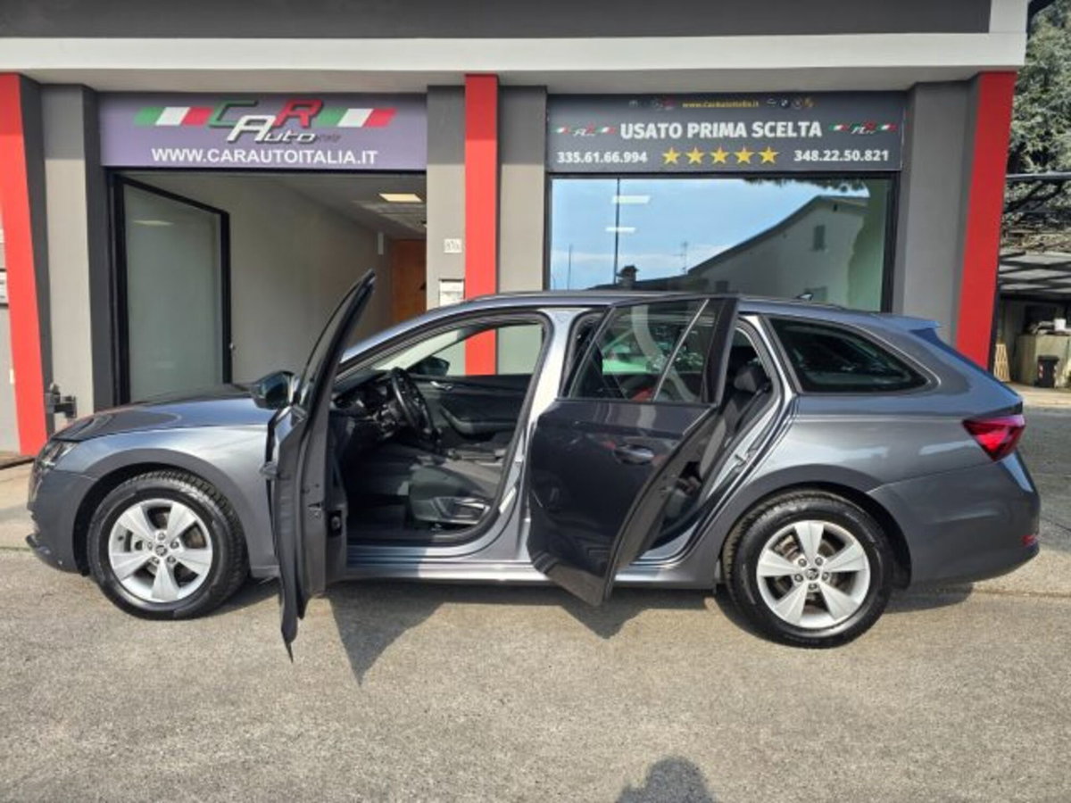 Skoda Octavia Station Wagon 2.0 TDI EVO SCR DSG Wagon Executive (18)