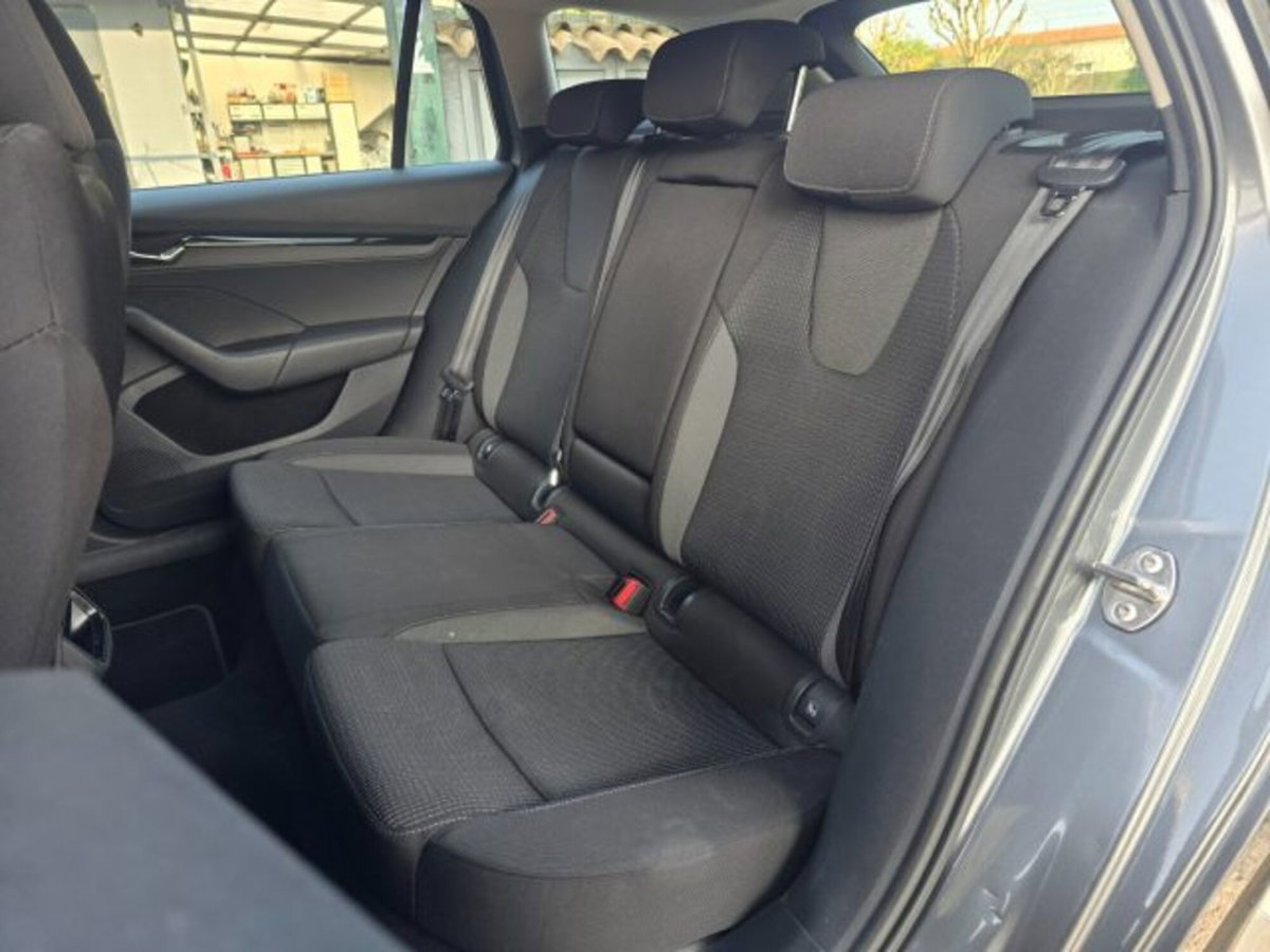 Skoda Octavia Station Wagon 2.0 TDI EVO SCR DSG Wagon Executive (6)