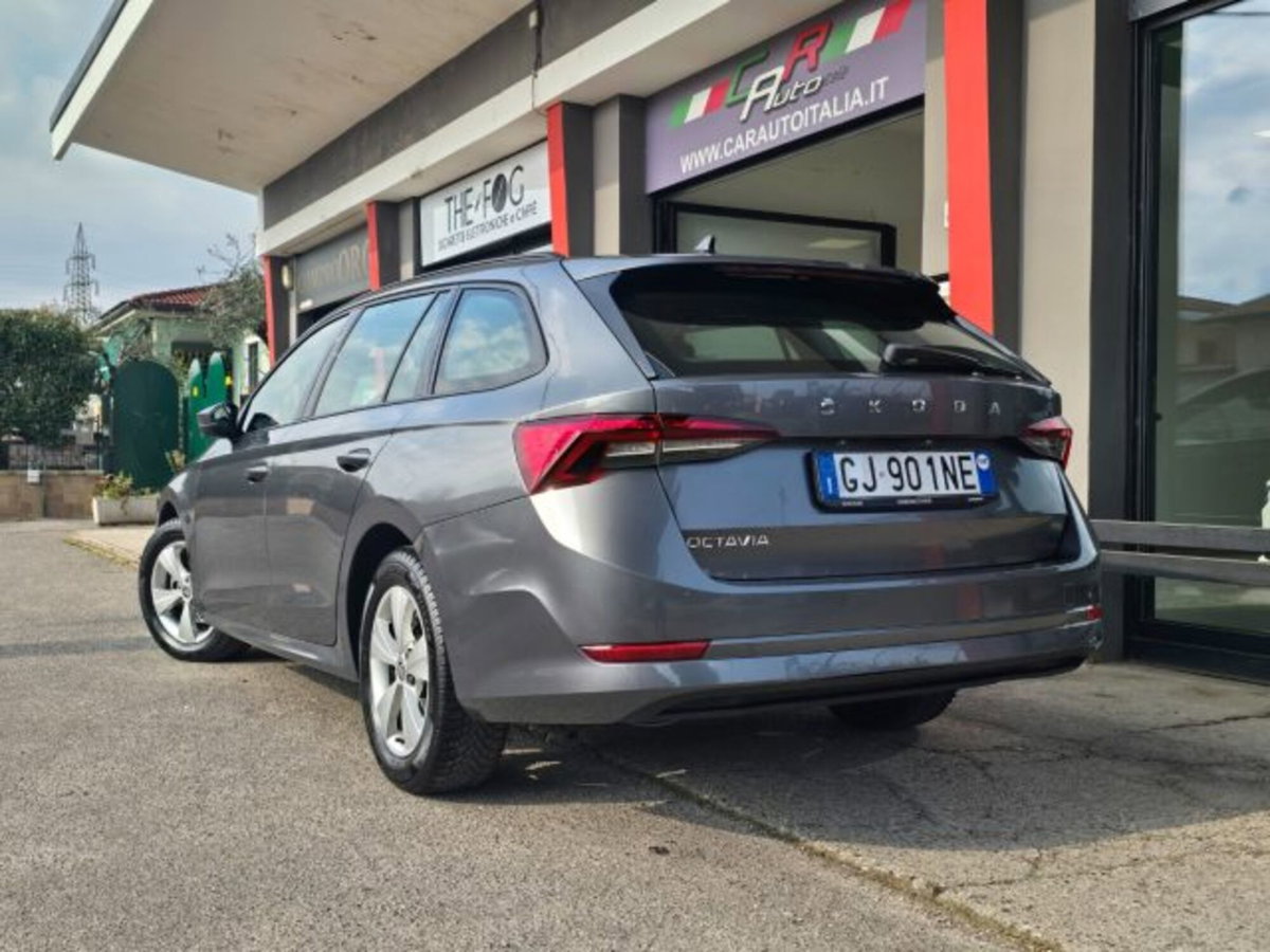 Skoda Octavia Station Wagon 2.0 TDI EVO SCR DSG Wagon Executive (7)