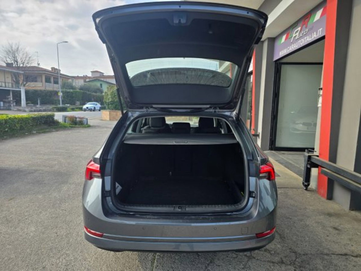 Skoda Octavia Station Wagon 2.0 TDI EVO SCR DSG Wagon Executive (8)