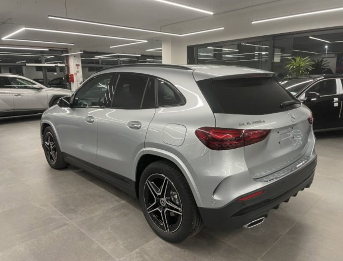 Mercedes-Benz GLA SUV 200 d AMG Line Premium Plus 4matic auto (5)
