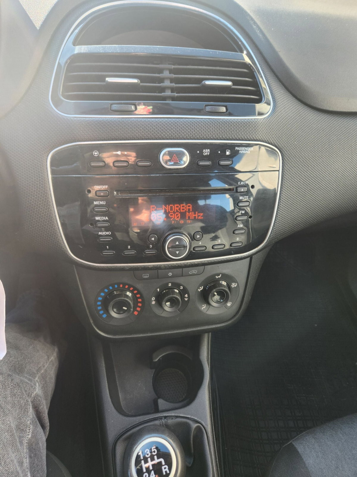 Fiat Punto 1.4 8V 5 porte Easypower Street (10)