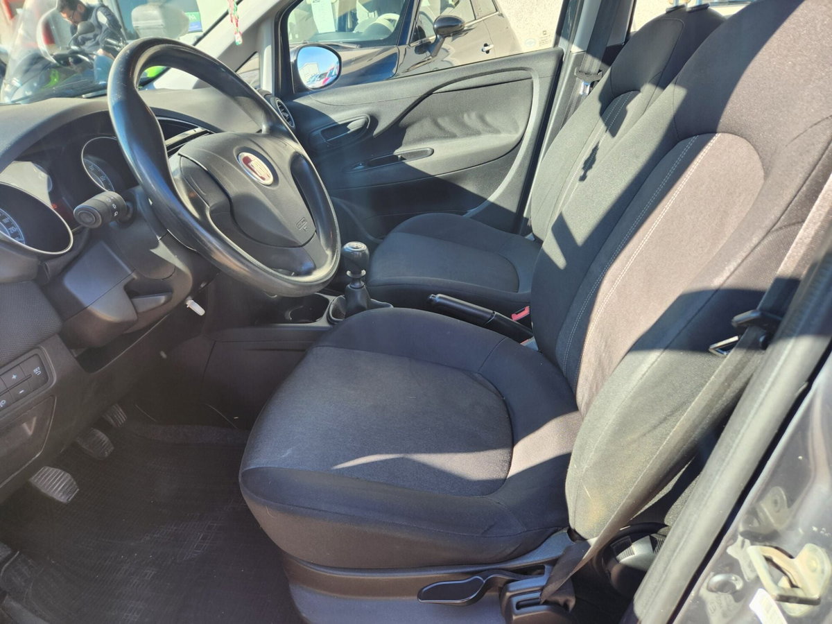 Fiat Punto 1.4 8V 5 porte Easypower Street (8)