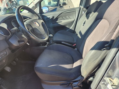 Fiat Punto 1.4 8V 5 porte Easypower Street (8)