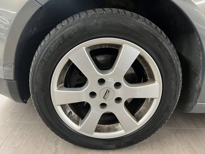 Volkswagen Touran TDI DPF Highline (19)