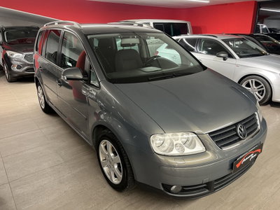 Volkswagen Touran TDI DPF Highline (3)