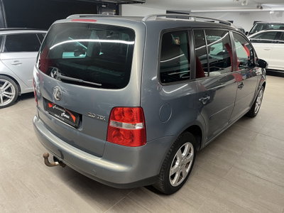 Volkswagen Touran TDI DPF Highline (4)