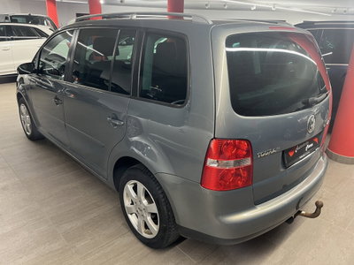 Volkswagen Touran TDI DPF Highline (5)