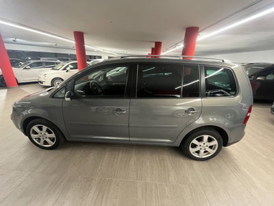 Volkswagen Touran TDI DPF Highline (6)