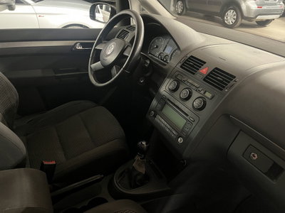 Volkswagen Touran TDI DPF Highline (9)