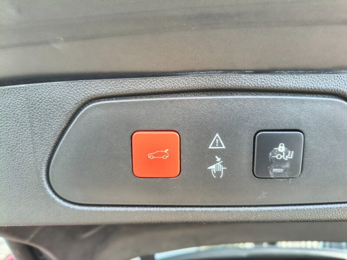 Opel Grandland X 1.6 Hybrid4 Plug-in aut. AWD (10)