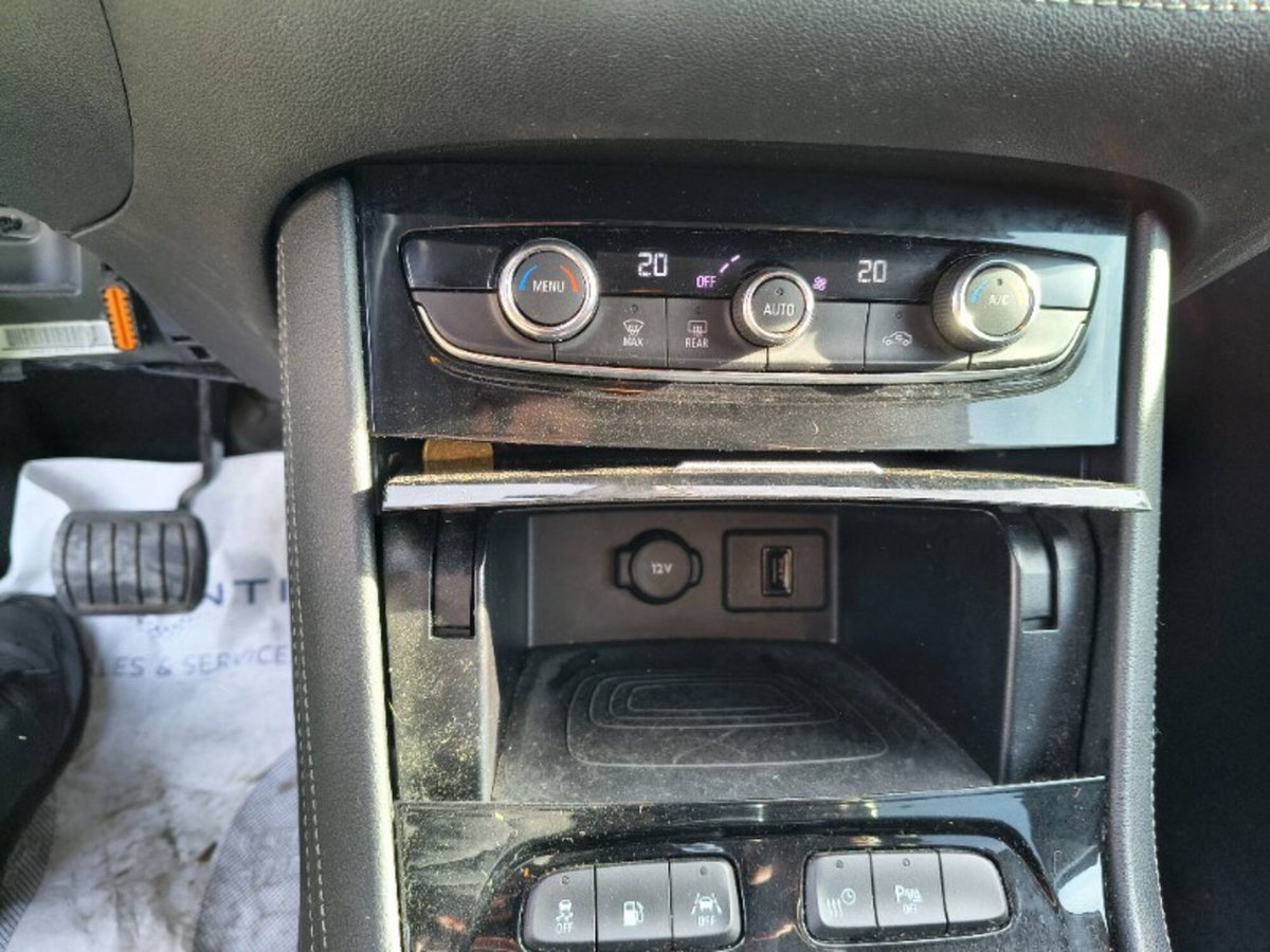 Opel Grandland X 1.6 Hybrid4 Plug-in aut. AWD (14)