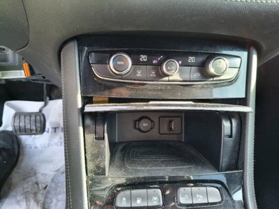 Opel Grandland X 1.6 Hybrid4 Plug-in aut. AWD (14)
