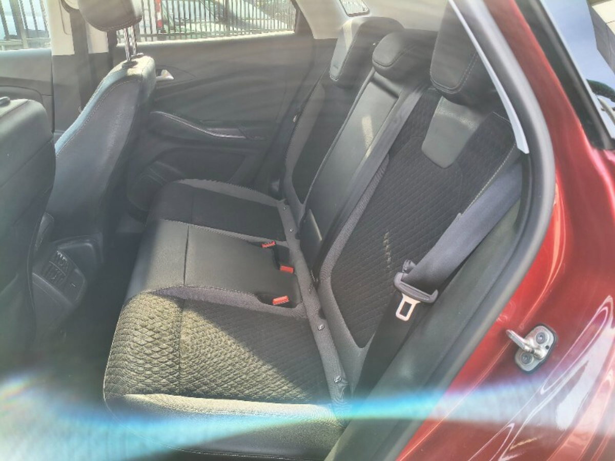 Opel Grandland X 1.6 Hybrid4 Plug-in aut. AWD (8)
