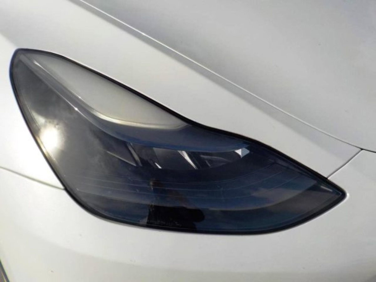 Tesla Model Y Premium Long Range awd (16)