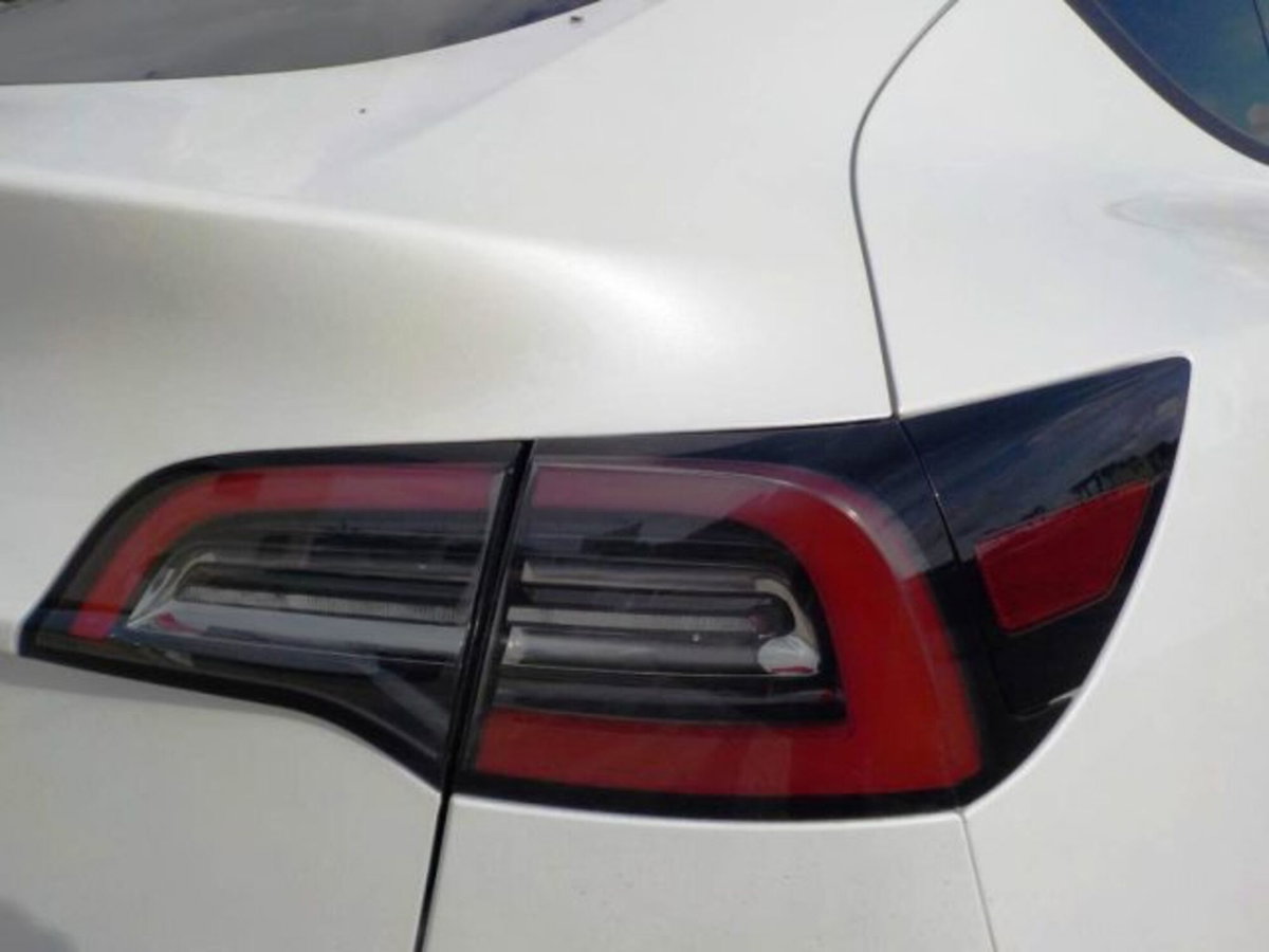 Tesla Model Y Premium Long Range awd (17)