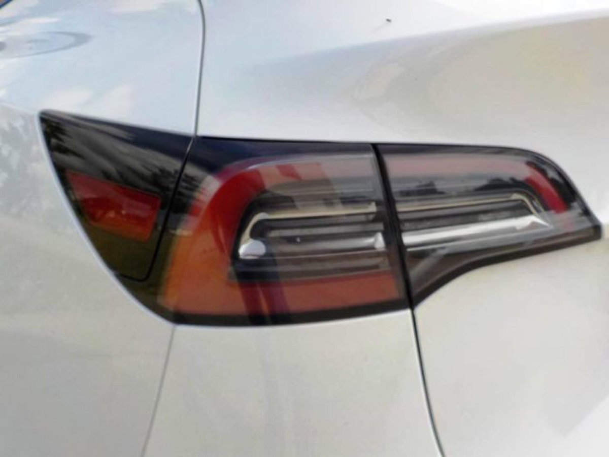 Tesla Model Y Premium Long Range awd (19)