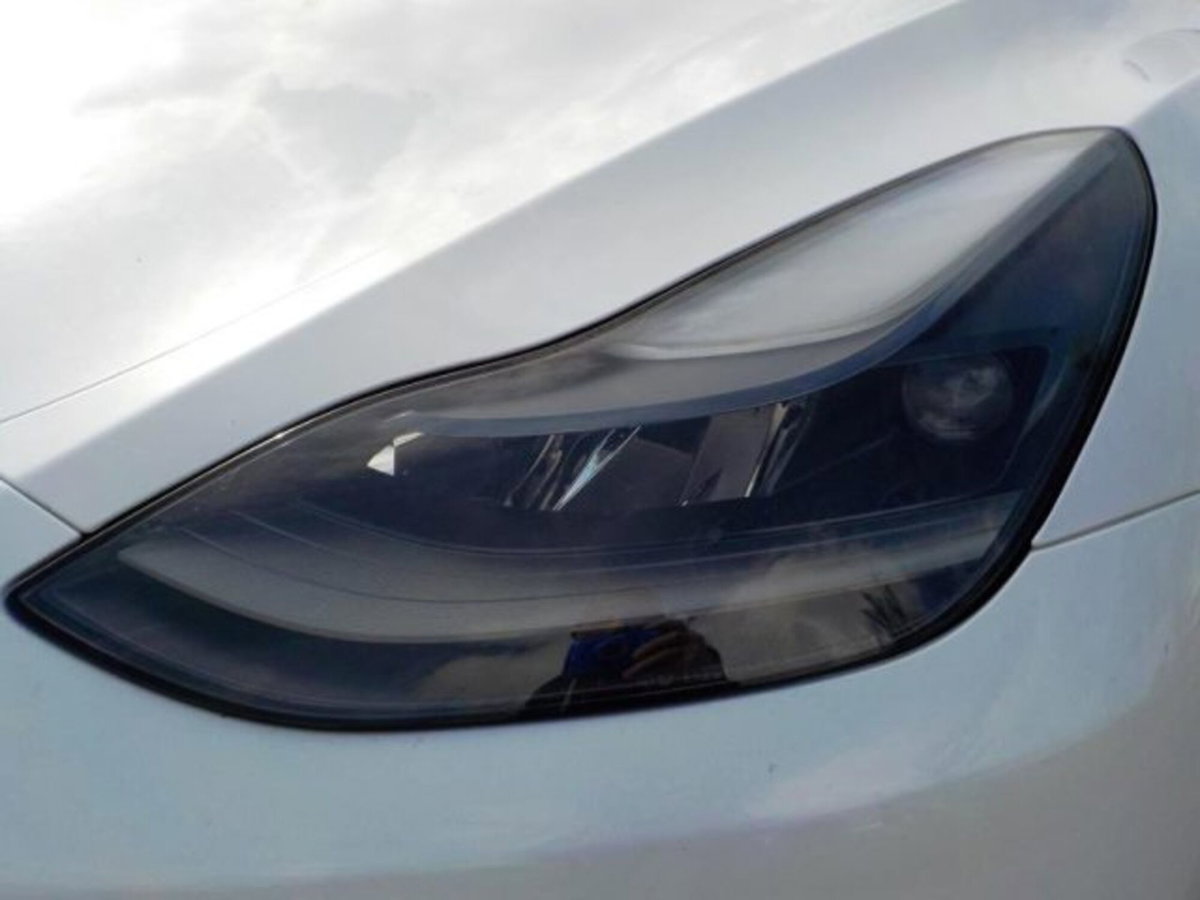 Tesla Model Y Premium Long Range awd (20)