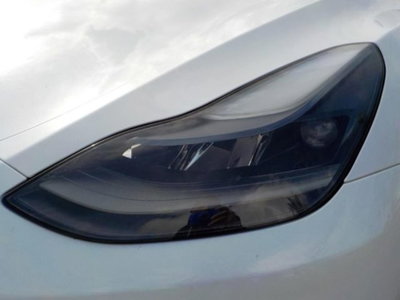 Tesla Model Y Premium Long Range awd (20)